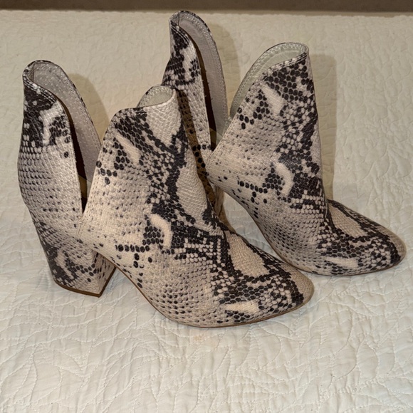 Steve Madden Snake-Print Women's Cutout Ankle Boots - Picture 2 of 9